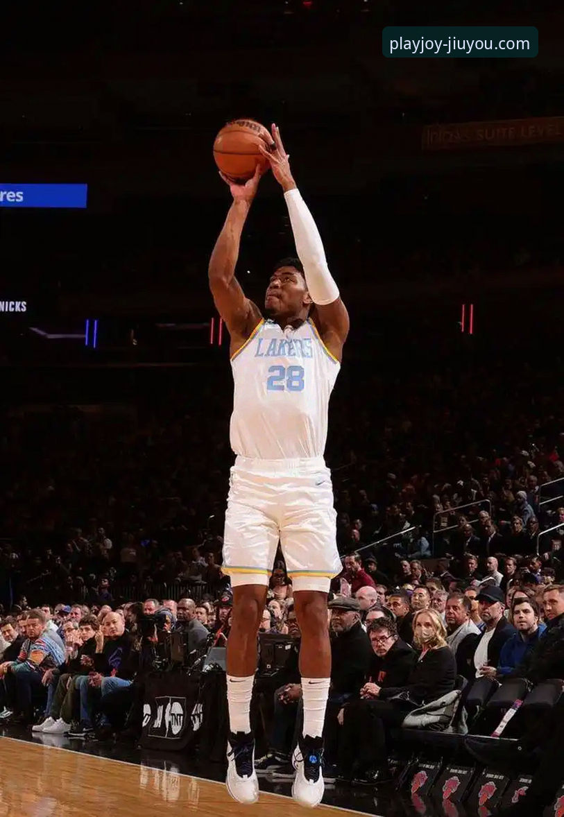 九游热门游戏iOS版 揭秘湖人客场险胜背后:九游热门游戏iOS版如何让你身临其境感受巨星对决